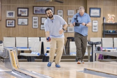 Senator Nick Pisciottano visits Glassport Lanes.